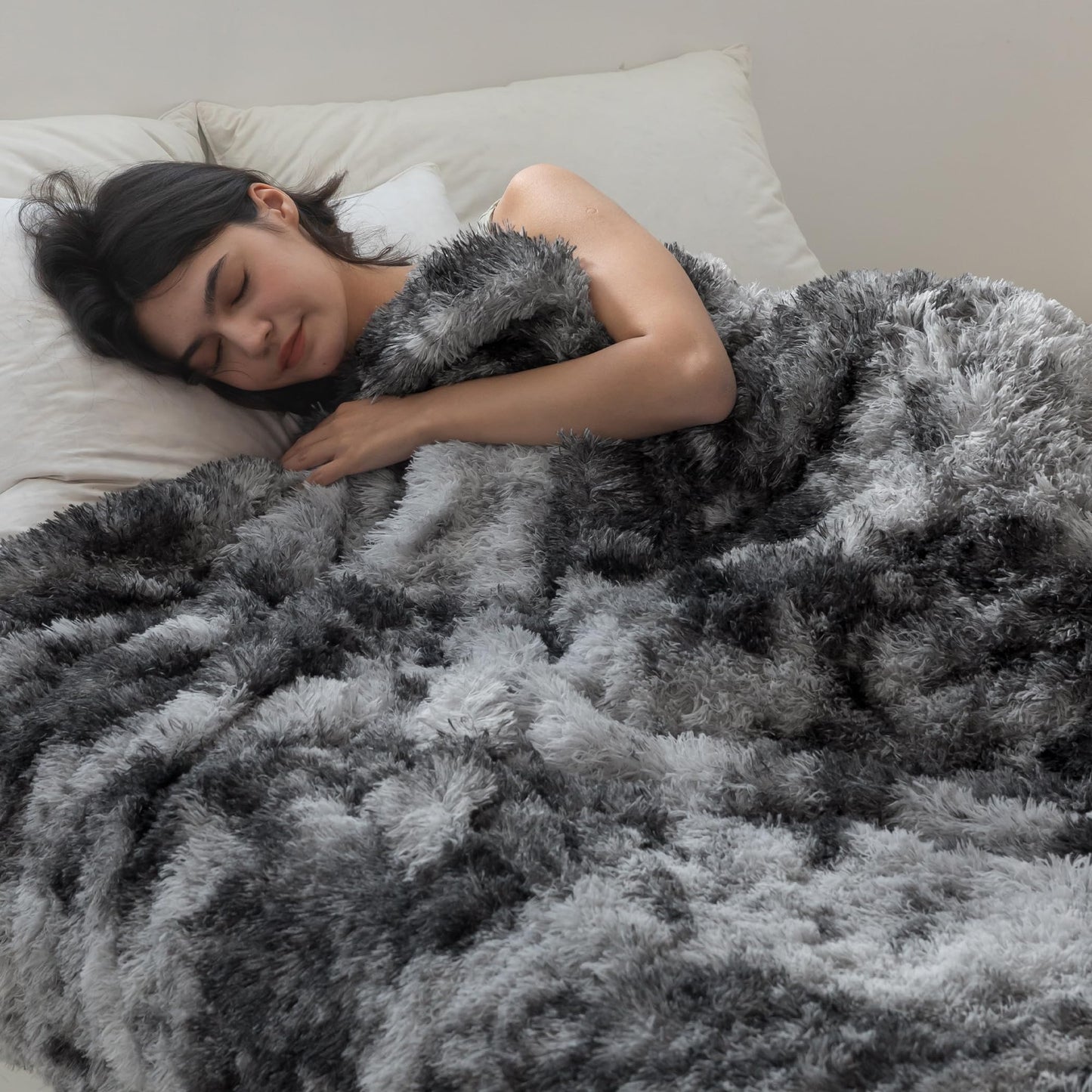 Ultra Soft Faux Fur Throw Blanket