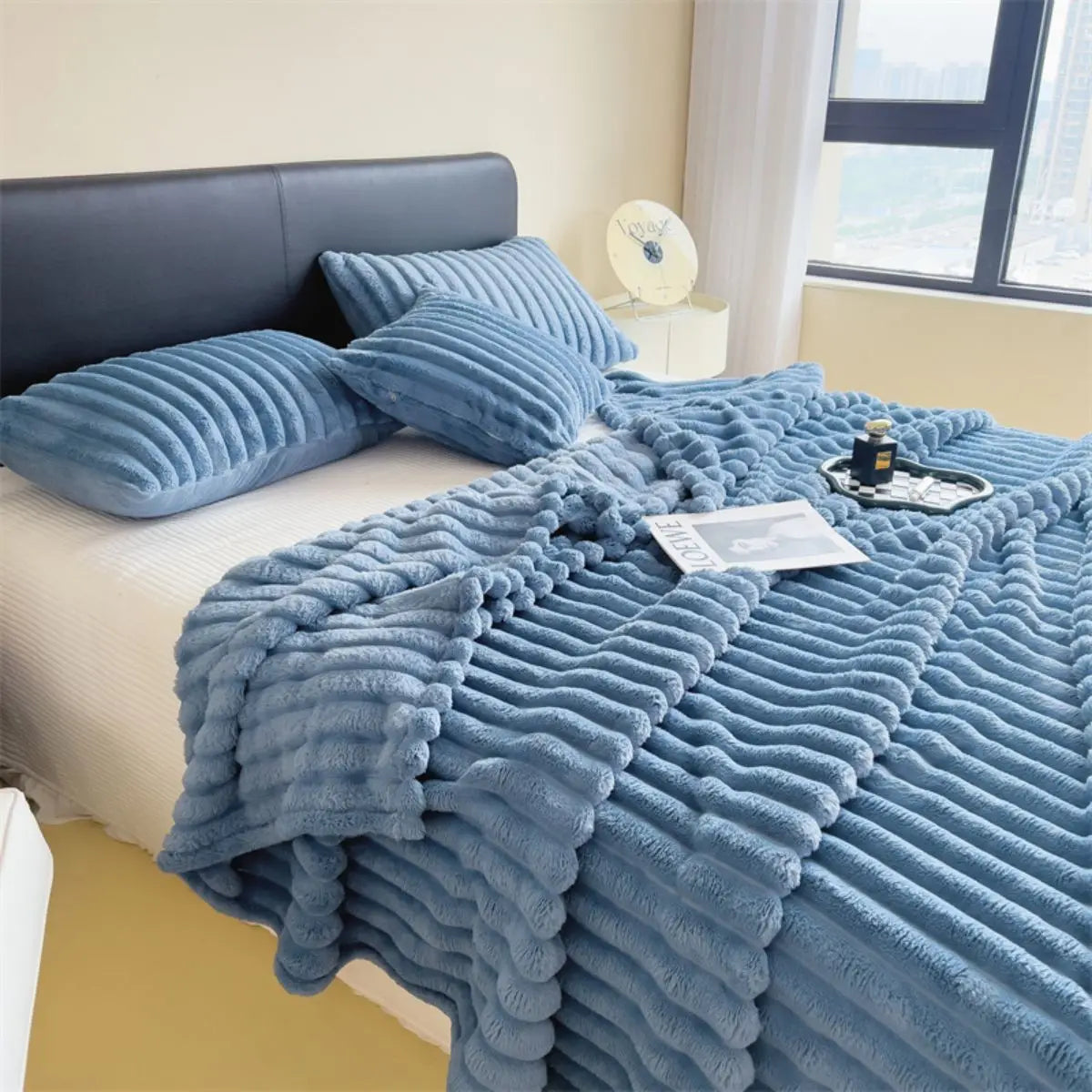 Solid color thickened wide striped blanket