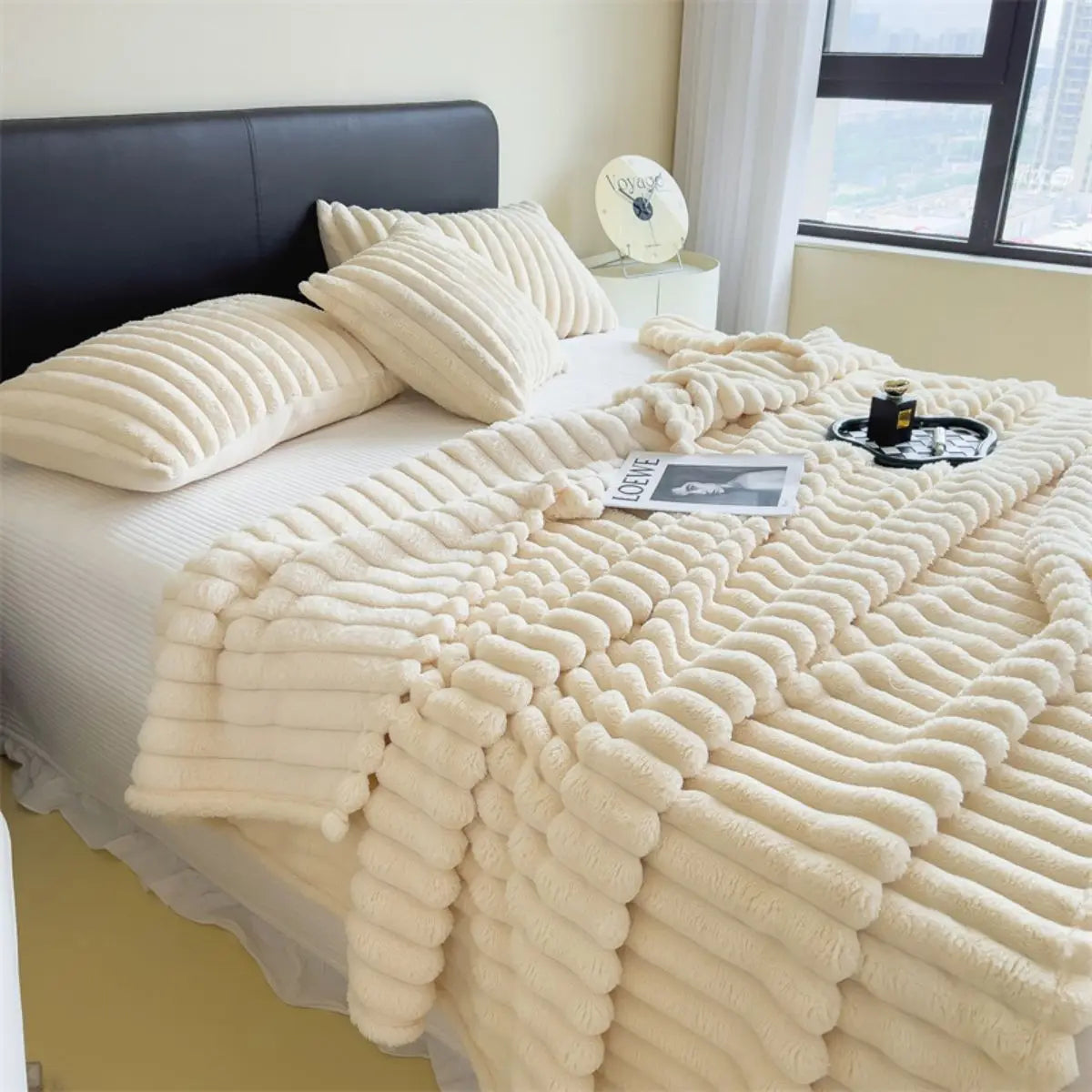 Solid color thickened wide striped blanket